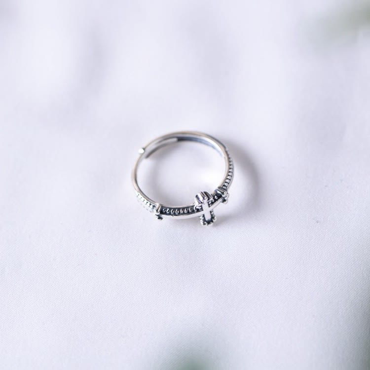Minimalist 925 Silver Cross Ring with Ornate Rope Patterns