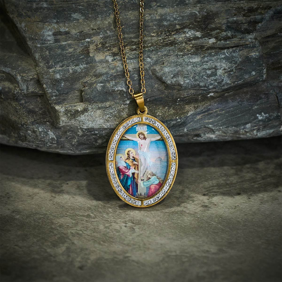 Vintage Style Oval Crucifix Scene Pendant Necklace with Sparkling