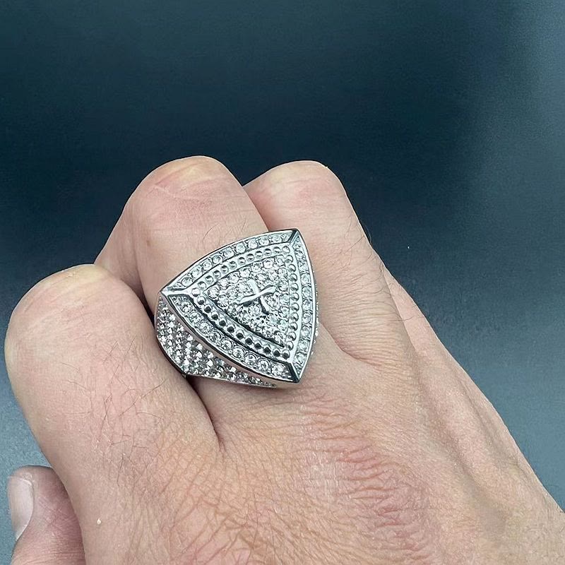 Bold Shield Cross Band Ring